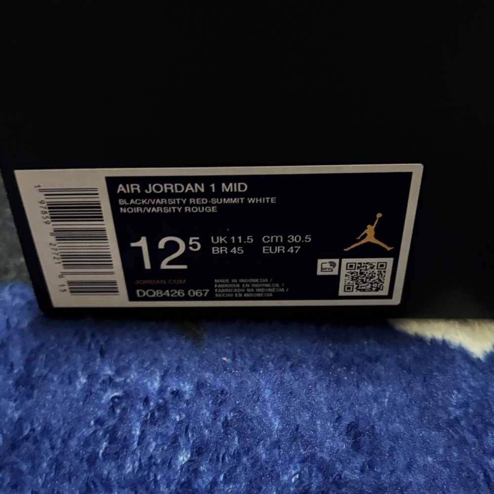 Jordan Athletic Shoes Black Red - Picture 7 of 8